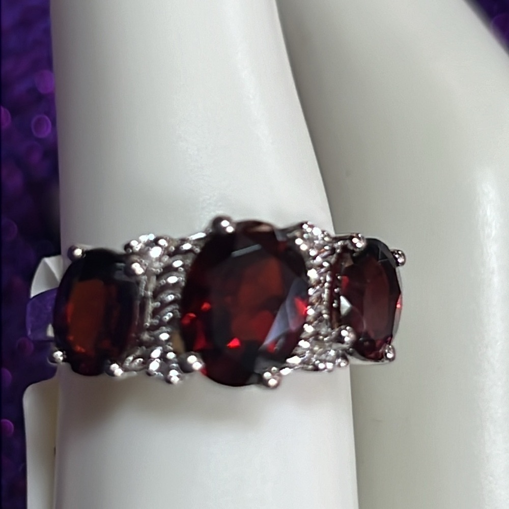 Vermelho Garnet & White Zircon Ring - Picture 5 of 9
